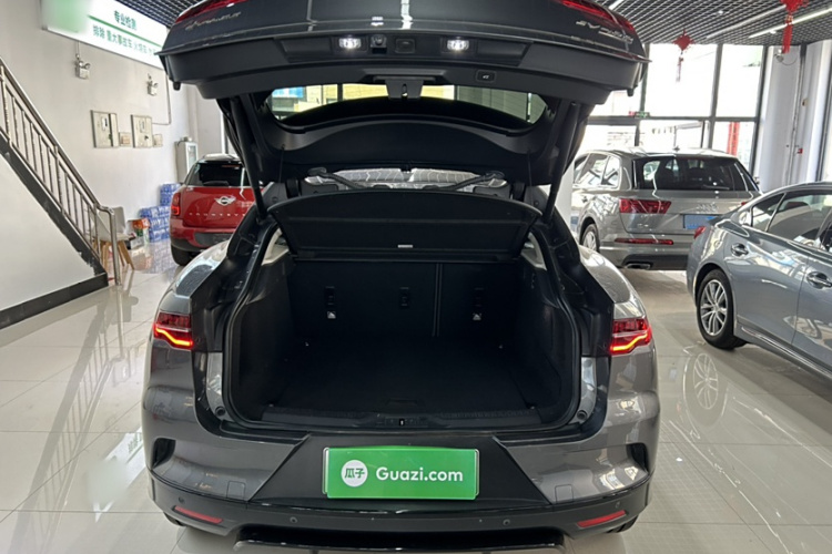 2019 car image #27
