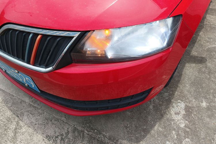 Skoda Rapid Spaceback 2015 car image #27