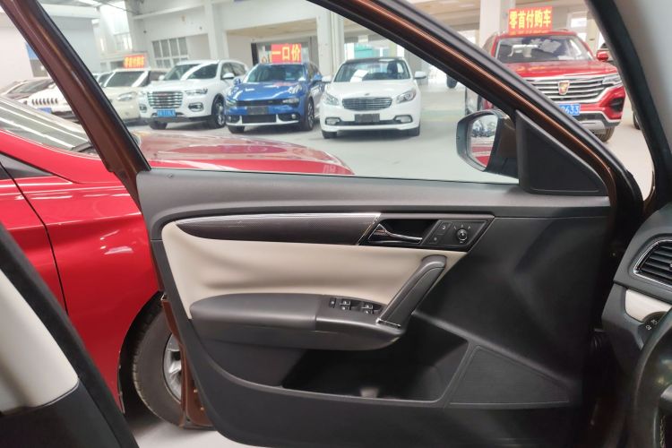 Volkswagen Cross Lavida 2017 صورة سيارة #27