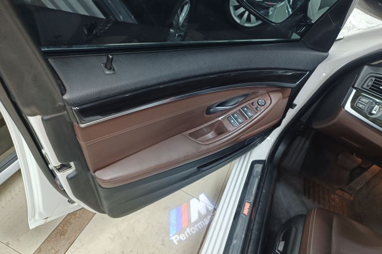BMW 5 Series 2016 car image #27