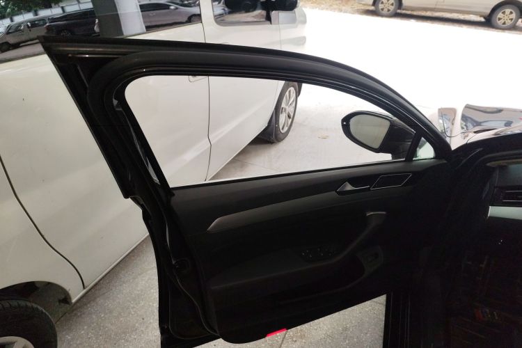 Volkswagen Passat Variant 2018 immagine di auto #27