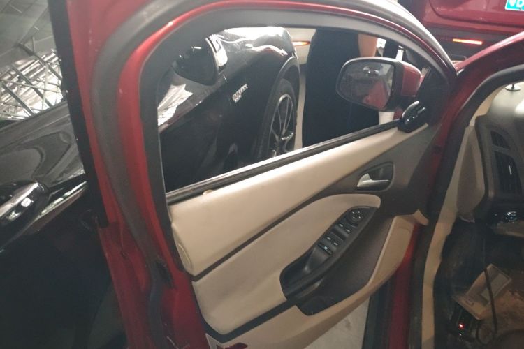 Ford Focus (Imported) 2014 #27 Ford Focus (Imported) 2014 صورة سيارة #27