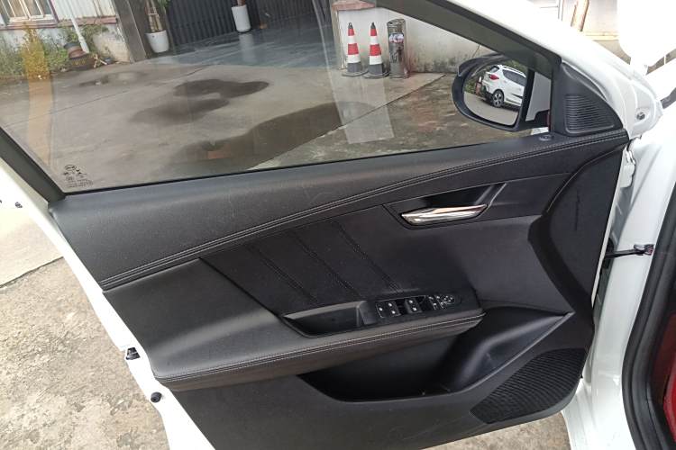 BYD e3 2022 car image #27