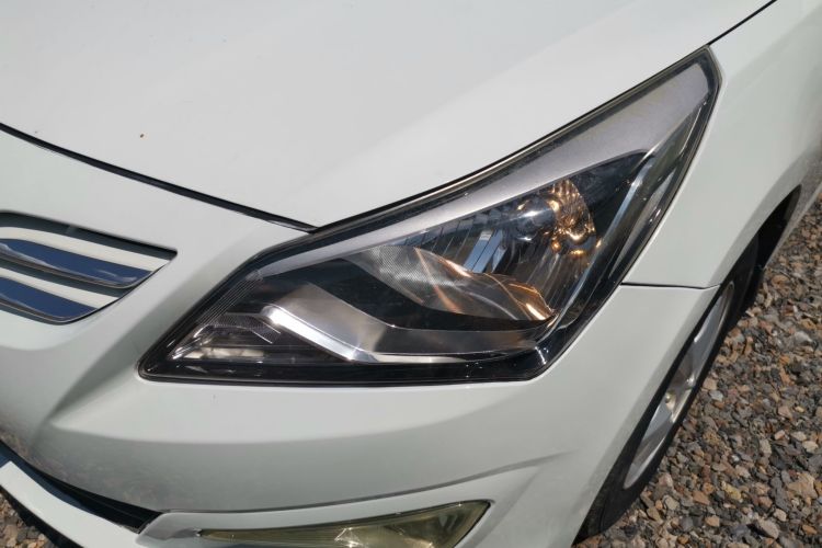 Hyundai Reina Hatchback 2015 car image #27