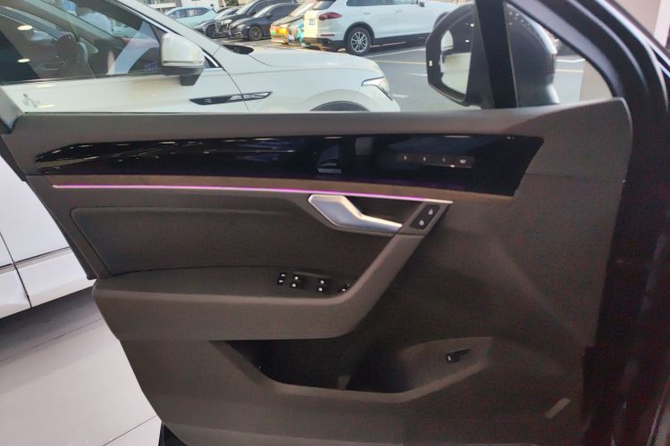Volkswagen Touareg 2020 car image #27