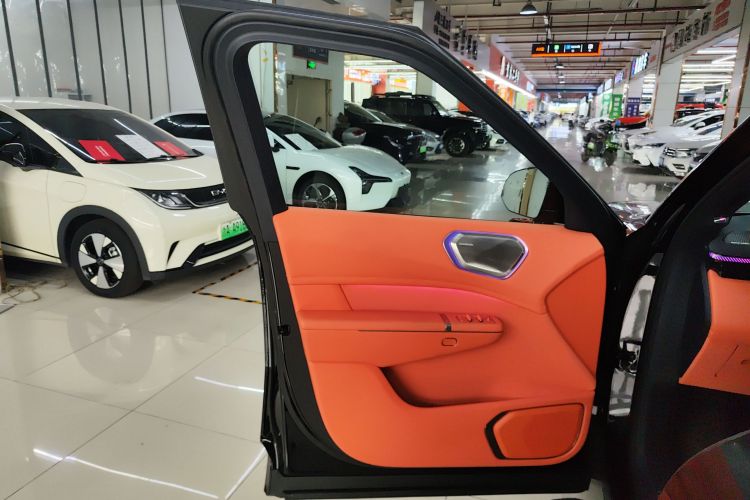Lynk & Co 900 2025 car image #27