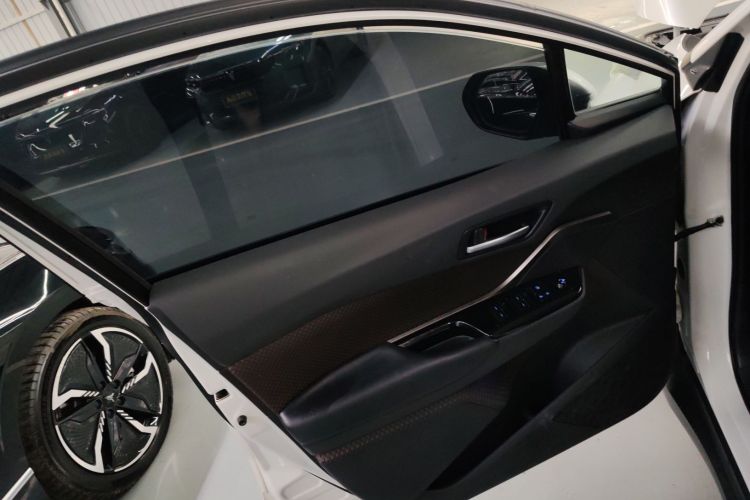 Toyota C-HR EV 2020 immagine di auto #27