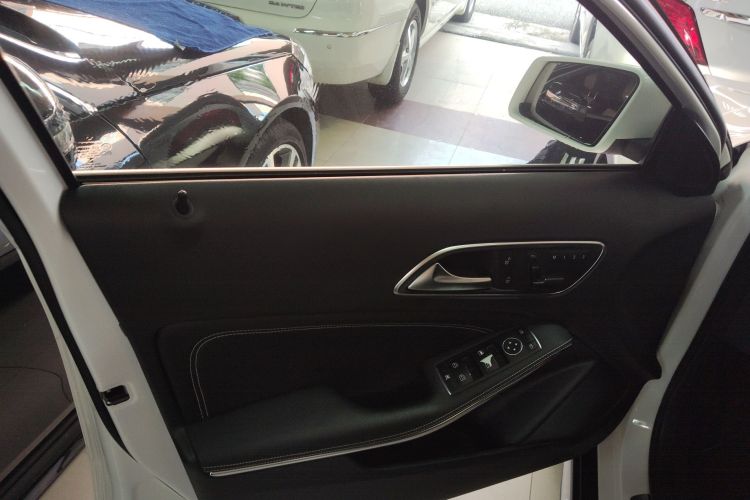 Mercedes-Benz GLA Class 2015 car image #27