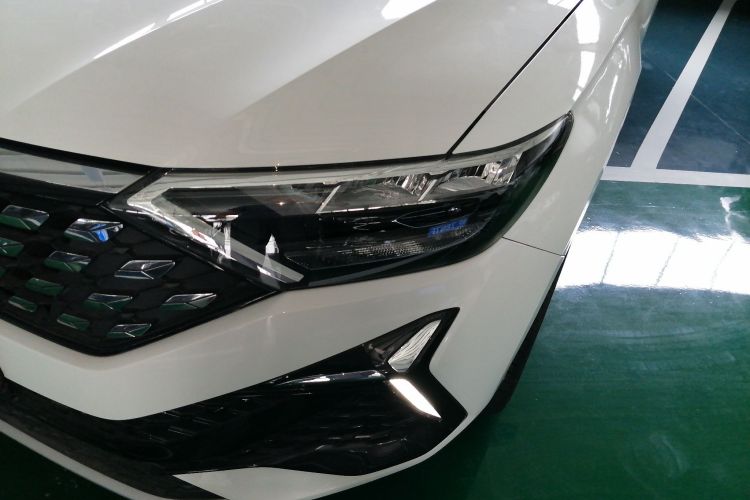 VS5 2022 car image #27