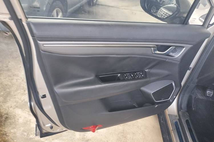 GEELY Emgrand GSe 2017 #27 GEELY Emgrand GSe 2017 car image #27