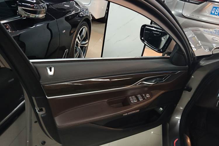 BMW M760Le 2017 #27 BMW M760Le 2017 car image #27