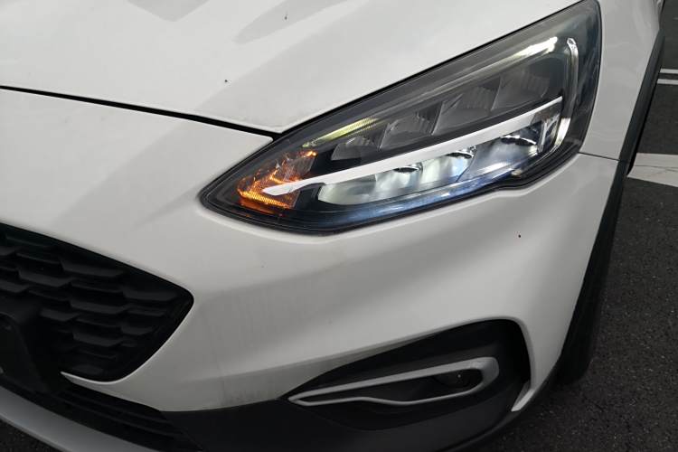 Ford Focus Active 2021 صورة سيارة #27