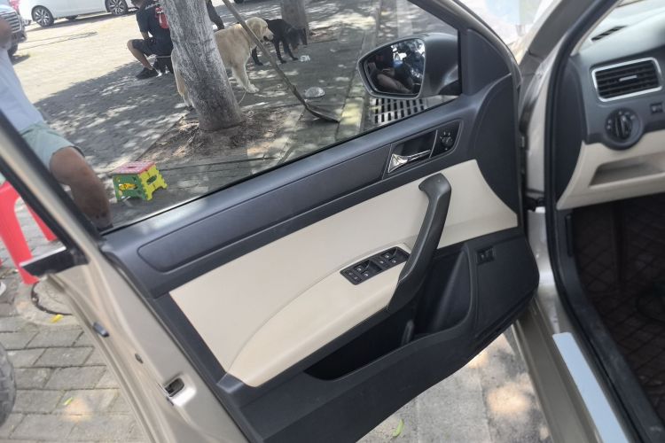 Skoda Rapid 2017 car image #27