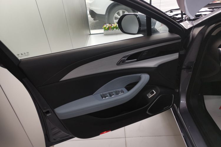 HongQi H5 PHEV 2025 car image #27