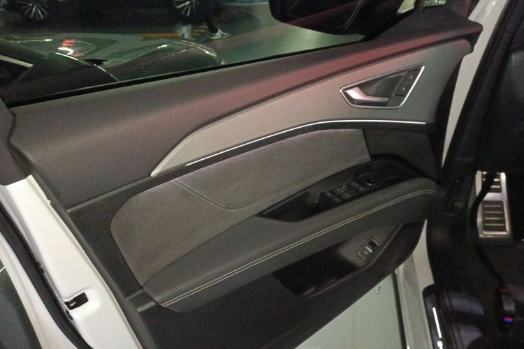 Audi Q5 e-tron 2023 #27 Audi Q5 e-tron 2023 immagine di auto #27