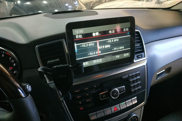 Mercedes-Benz M Class 2015 car image #27