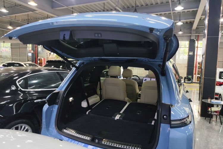 Li L8 2023 изображение автомобиля #27