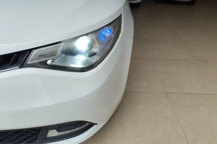 MG GT 2017 car image #27