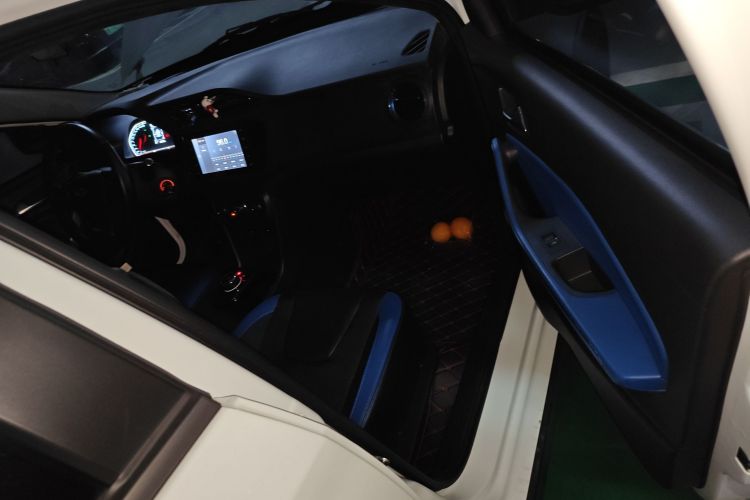 2018 #27 2018 car image #27