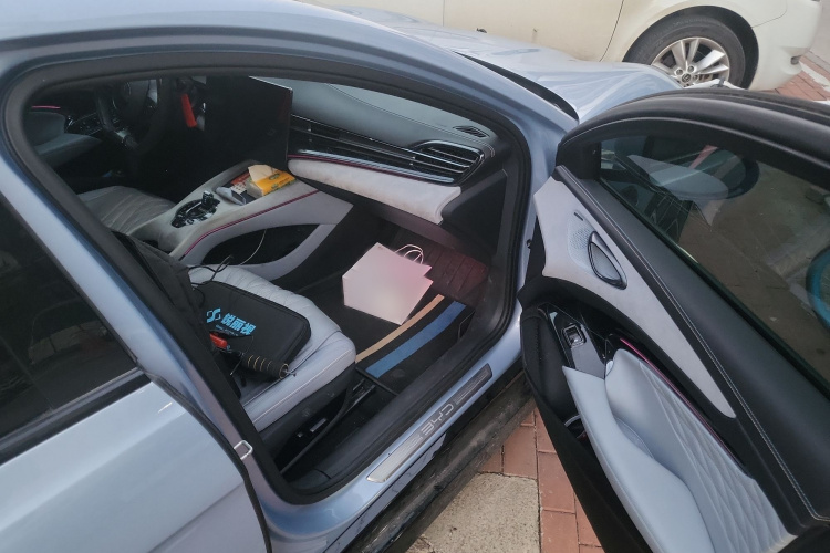 BYD Seal 2023 immagine di auto #27