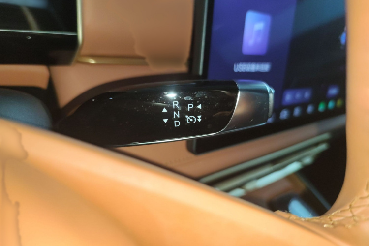 哪吒汽车 哪吒X 2024 汽车图片 #27