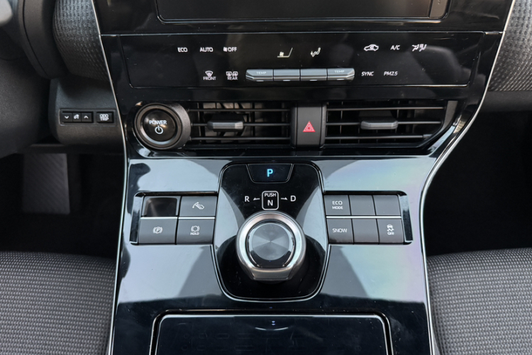 Toyota bZ4X 2022 immagine di auto #27