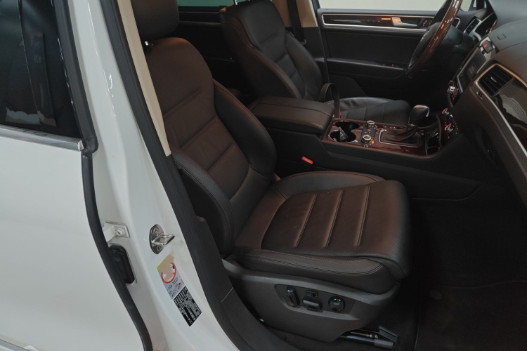 Volkswagen Touareg 2015 car image #27