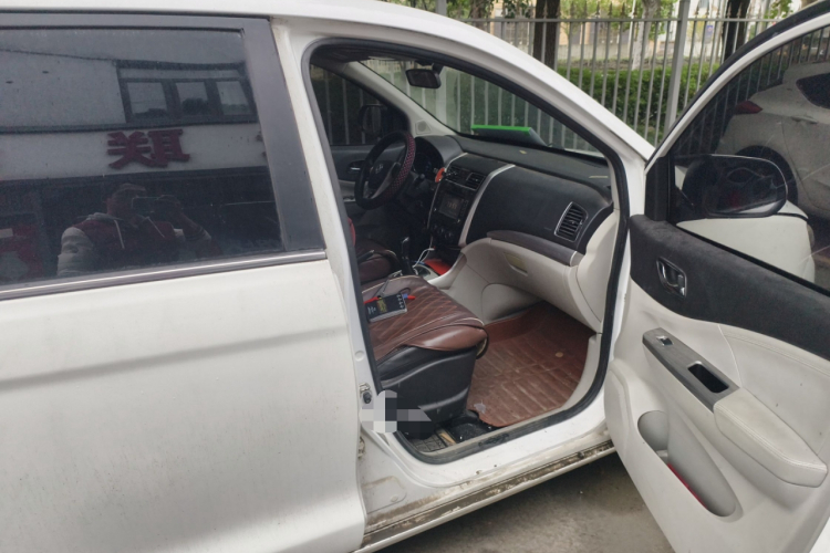 Forthing S500 2016 car image #27