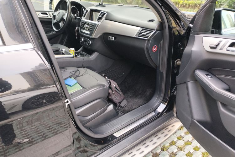 Mercedes-Benz M Class 2015 car image #27