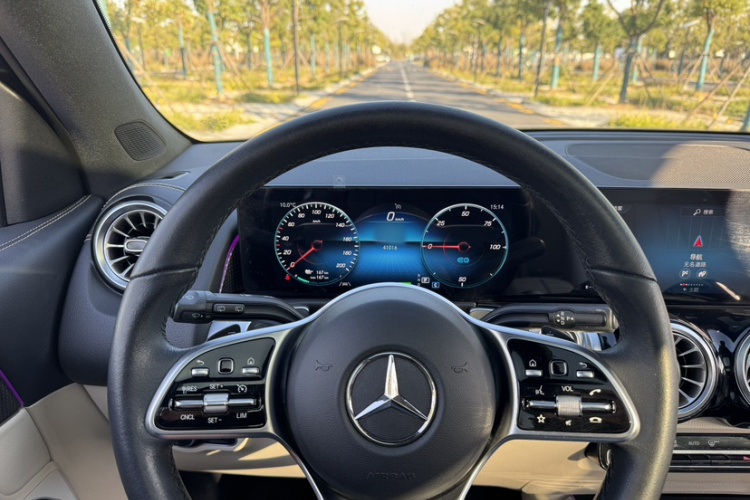 Mercedes-Benz EQB Class 2023 immagine di auto #27