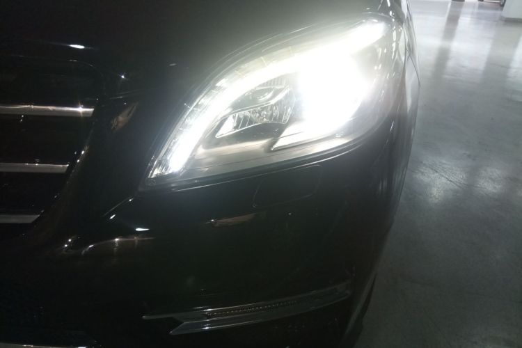 Mercedes-Benz M Class 2015 car image #27