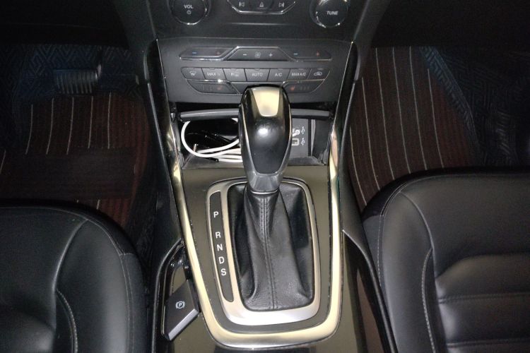 Ford Edge 2017 صورة سيارة #27