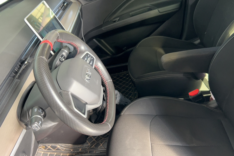 哪吒汽车 哪吒V 2021 汽车图片 #27