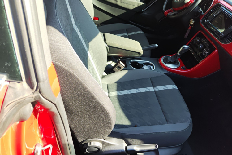 Volkswagen Beetle 2018 car image #27