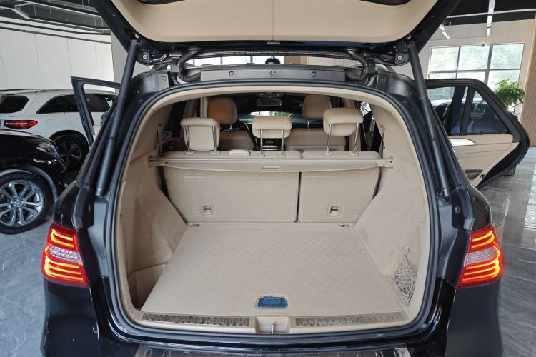 Mercedes-Benz M Class 2015 car image #27