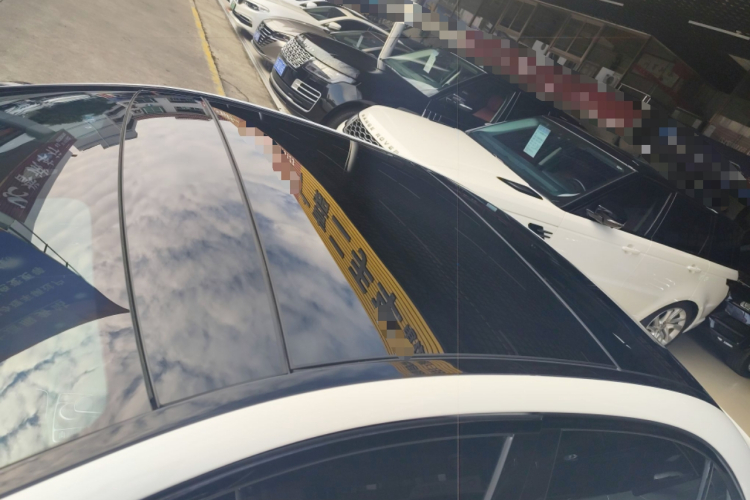 Mercedes-Benz E Class 2018 immagine di auto #27