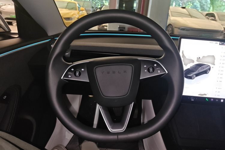 Tesla Model 3 2023 car image #27