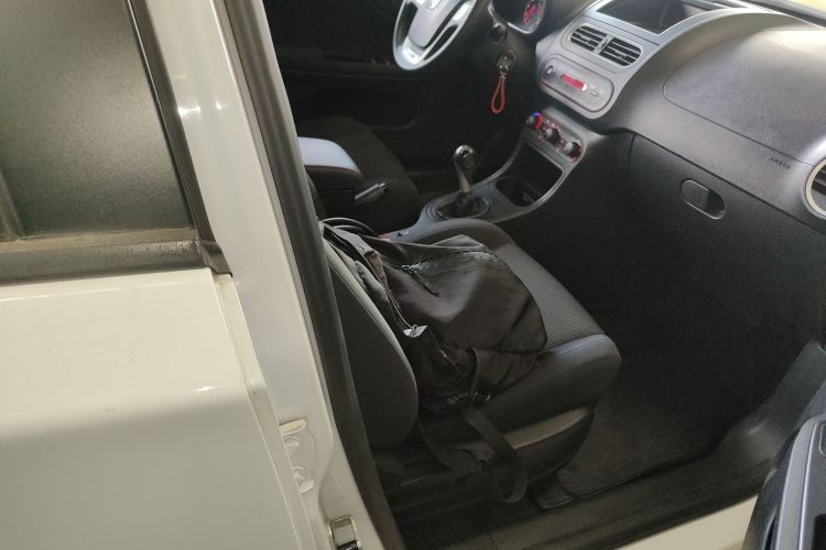 MG 3 2016 car image #27