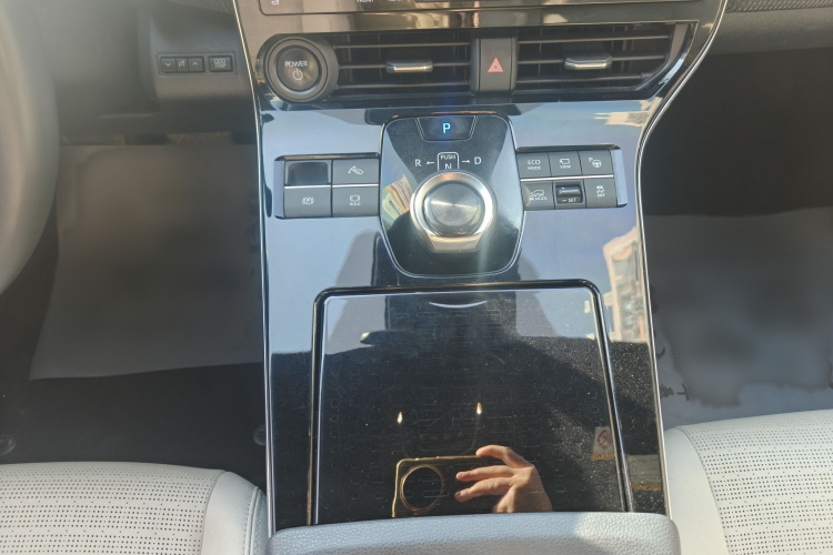 Toyota bZ4X 2022 immagine di auto #27