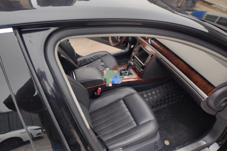 Volkswagen Pheaton 2011 immagine di auto #27