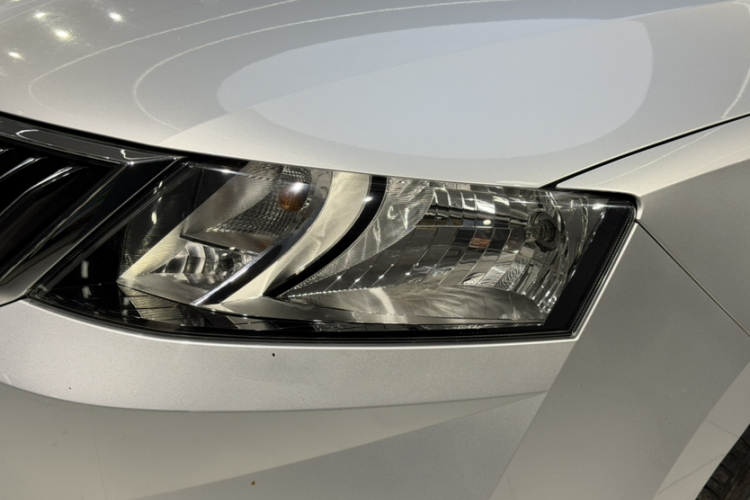 Skoda Rapid 2019 car image #27