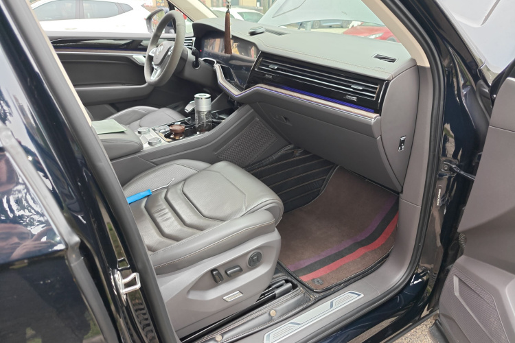 Volkswagen Touareg 2019 car image #27