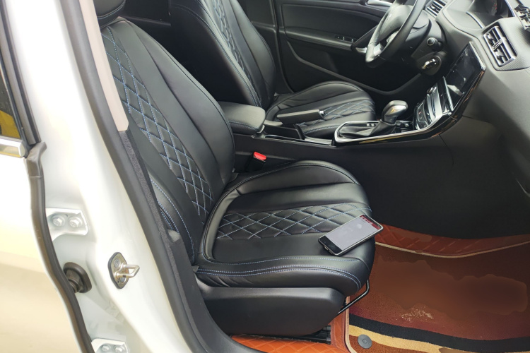 Peugeot 308 2019 car image #27