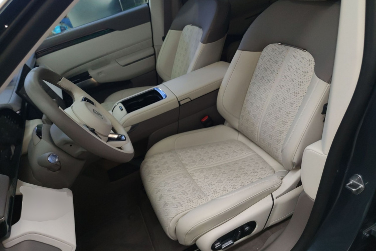 Zeekr 7X 2024 car image #27