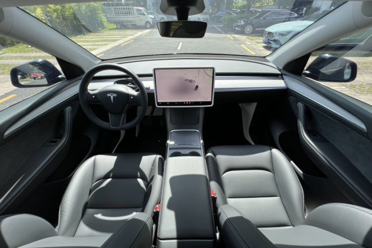 Tesla Model Y 2024 #27 Tesla Model Y 2024 immagine di auto #27