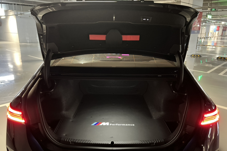 BMW i5 2025 car image #27