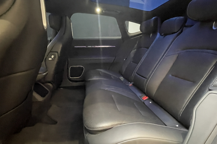 Avatr 12 2024 car image #27