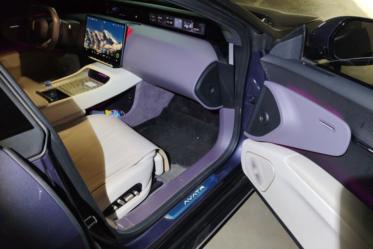 Avatr 12 2024 car image #27