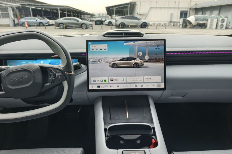 Lynk & Co 2024 immagine di auto #27