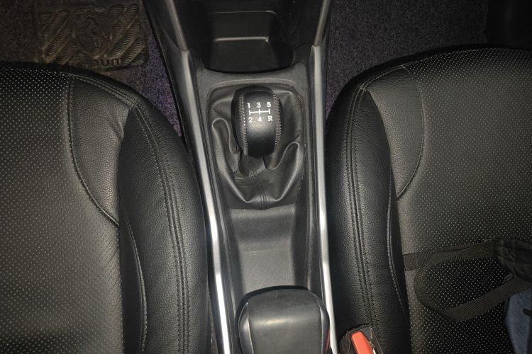 Peugeot 2008 2016 car image #27